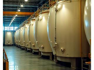 Insulated industrial vessels